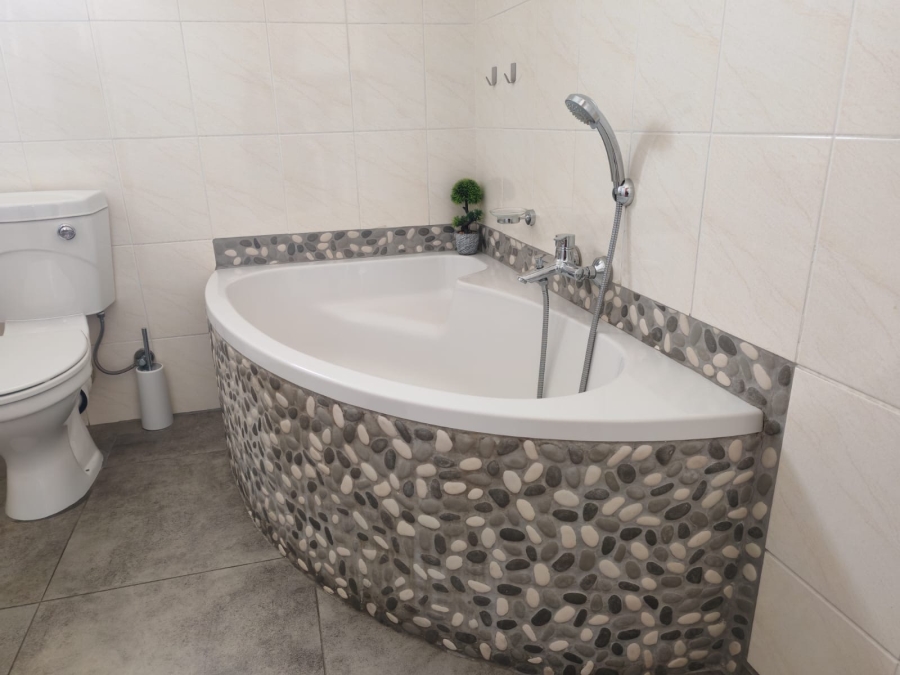 2 Bedroom Property for Sale in Hagley Western Cape